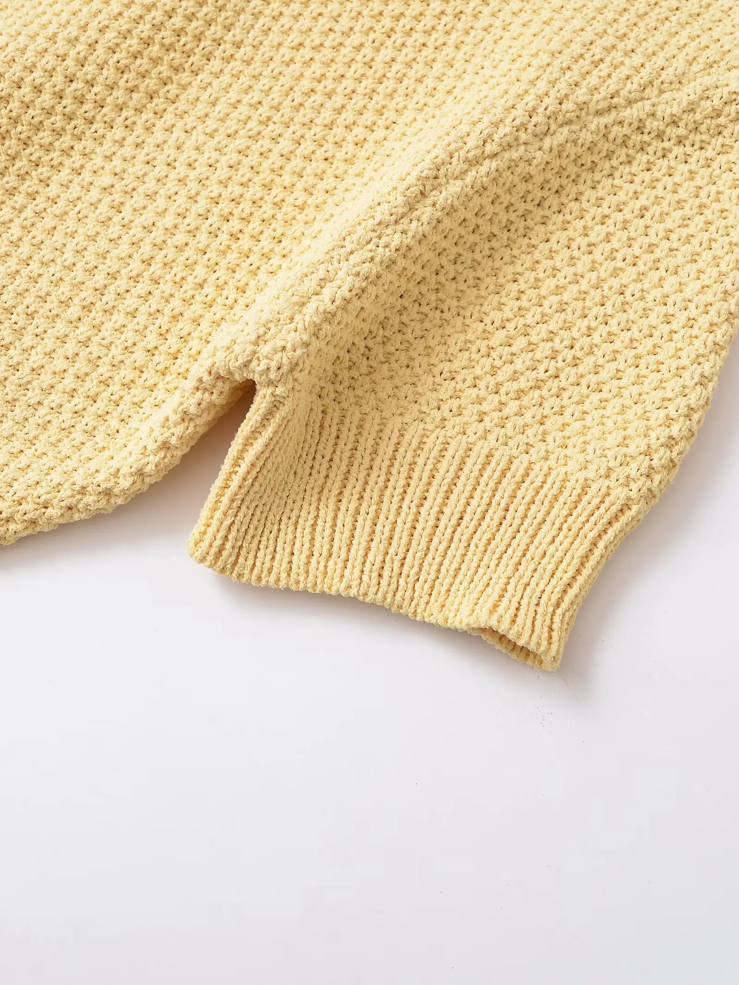 Star Button Short-Sleeved V-neck Knitted Jacket