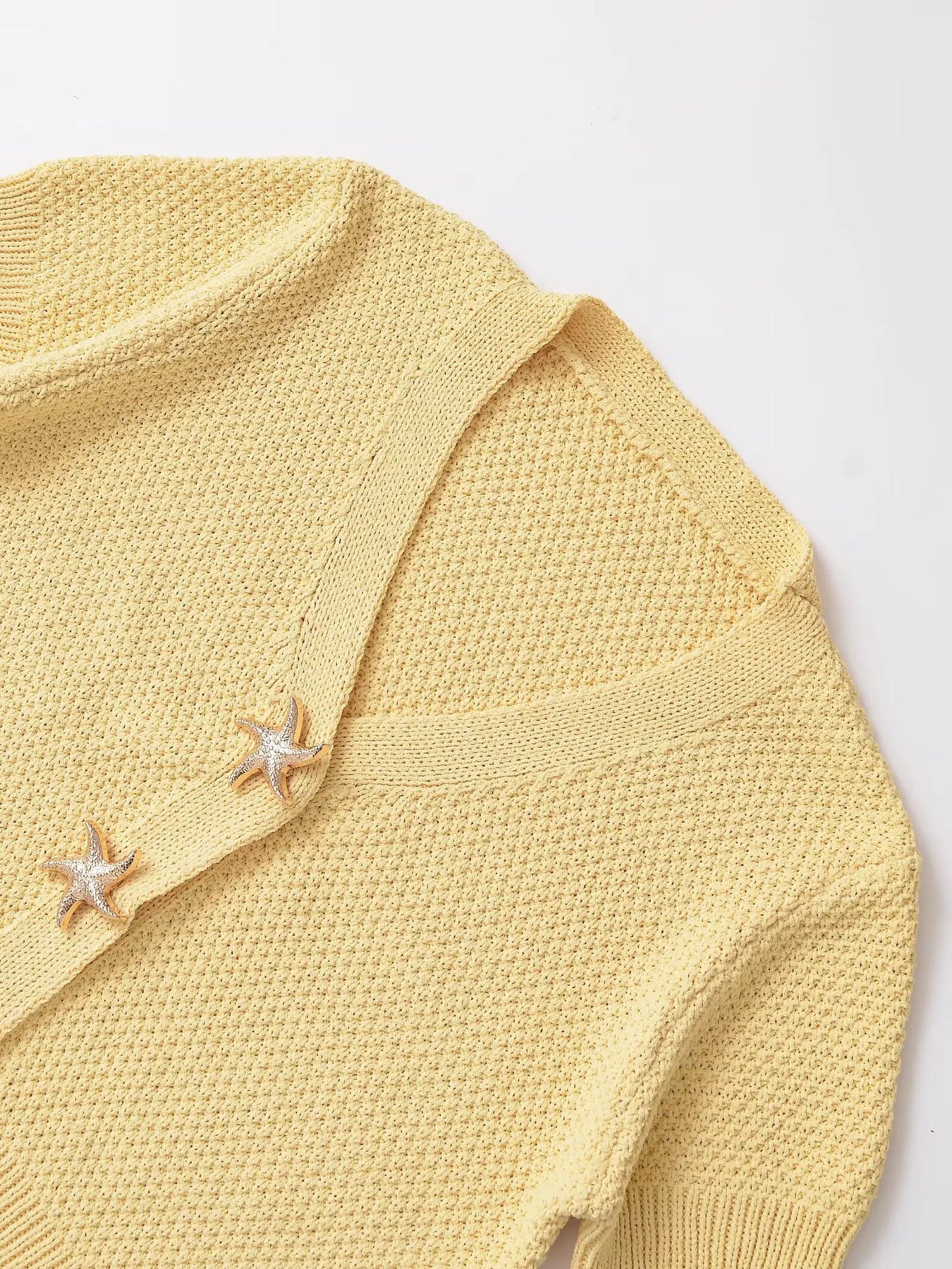 Star Button Short-Sleeved V-neck Knitted Jacket