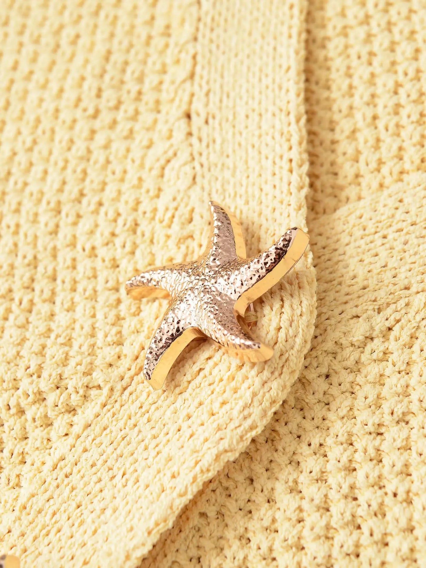 Star Button Short-Sleeved V-neck Knitted Jacket